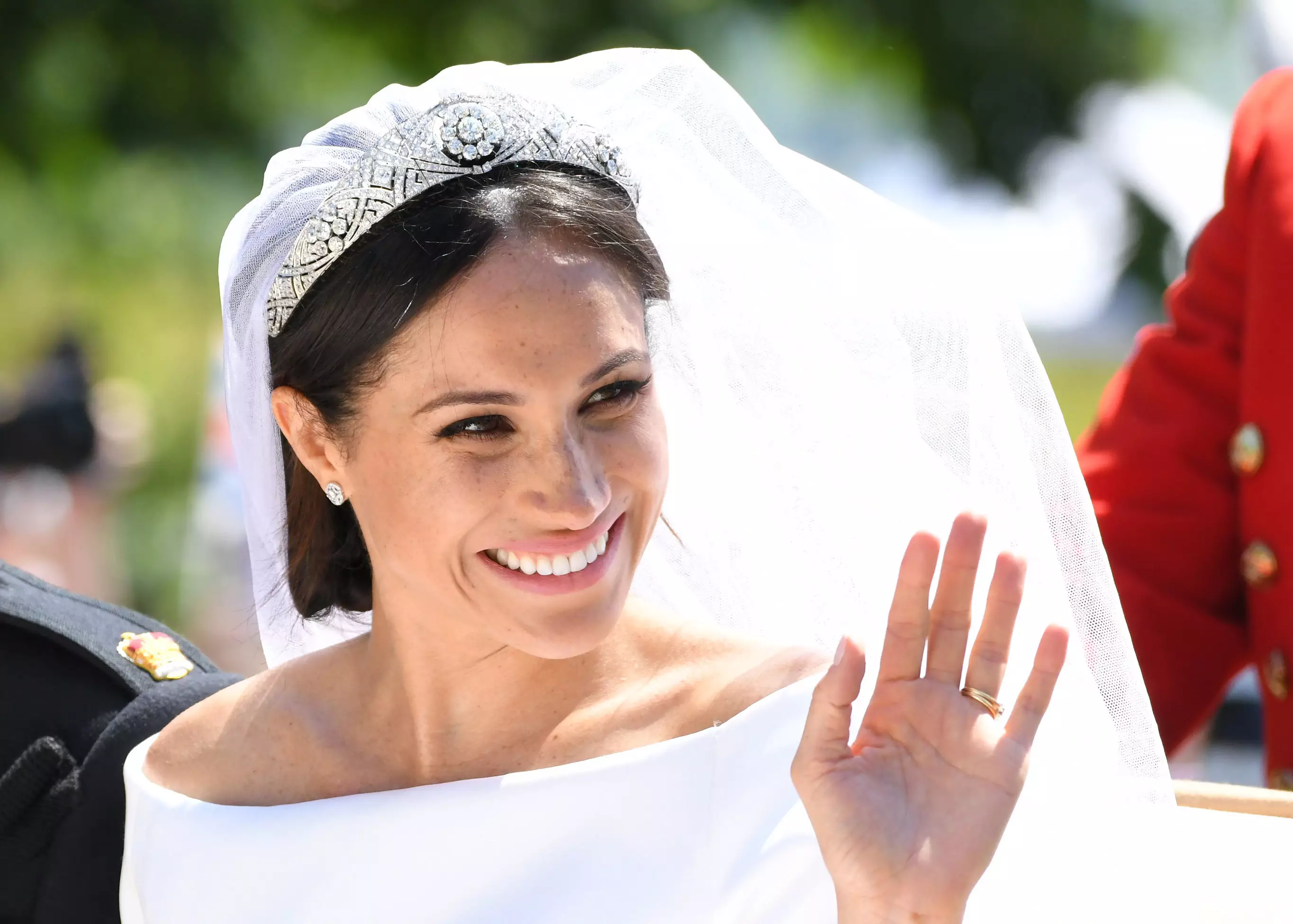 Detaliul ascuns din rochia de mireasă a lui Meghan Markle, care a intrat în istorie | GALERIE FOTO